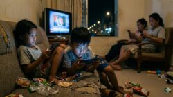 Kecanduan Layar, Anak Zaman Now!