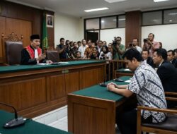 Hakim Tolak Eksepsi Adam Deni dalam Kasus Narkoba