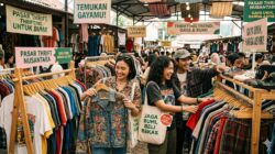 Berburu Baju Bekas demi Gaya dan Bumi: Tren Thrifting yang Kian Populer